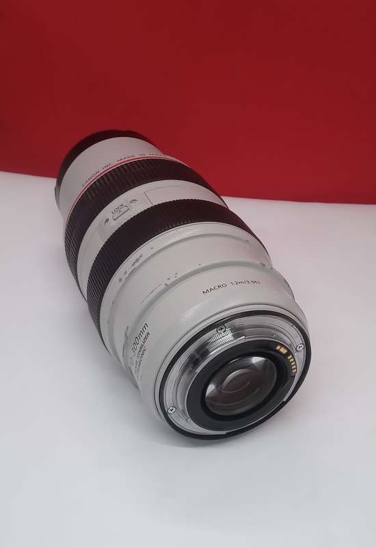 Canon EF 70-300mm f4-5.6 L IS USM ZOOM LENS