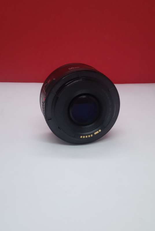 Canon EF 50mm 1:1.8 II prime lens
