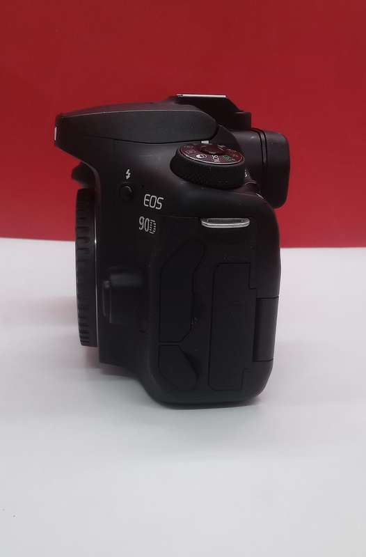 Canon 90D slr camera body