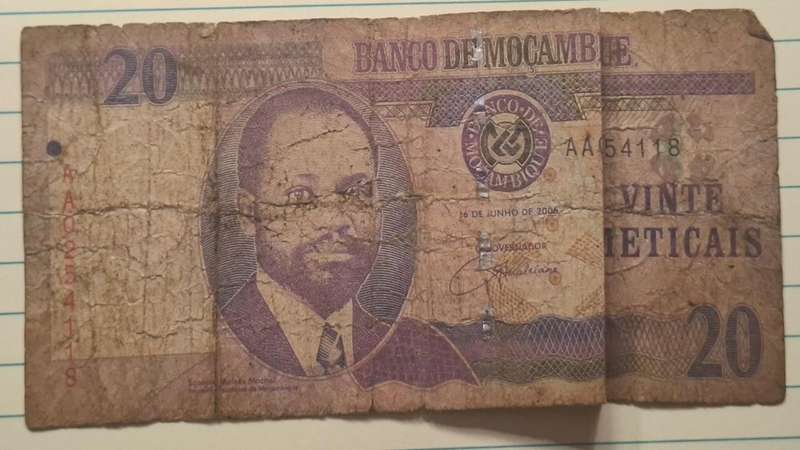 2006 - Mozambique - 20 Meticals - Signature:  Ernesto Gouveia Gove - Demonetised No - AA 0254118
