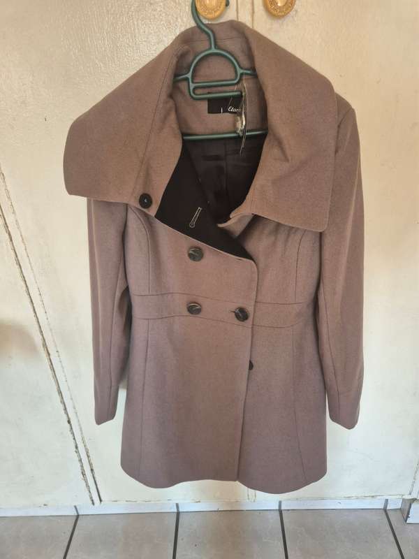 LADIES COAT SIZE SIZE 34/SMALL BRAND NEW