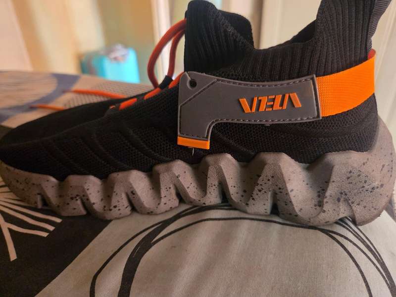 MENS VELA SNEAKER SIZE UK 7