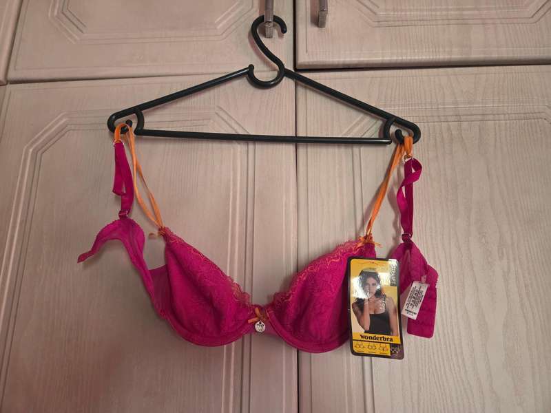 WONDERBRA SIZE 34A PINK