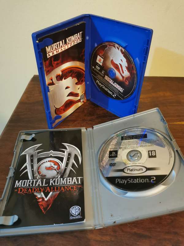 Mortal Kombat Combo on PlayStation 2 with Booklets