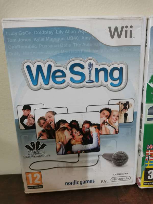 Nintendo Wii Games and Microphone Combo