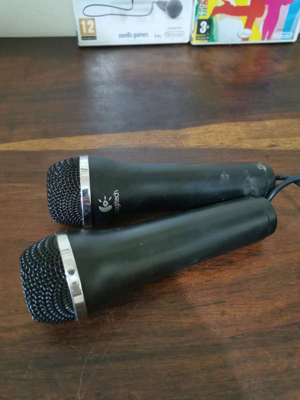 Nintendo Wii Games and Microphone Combo