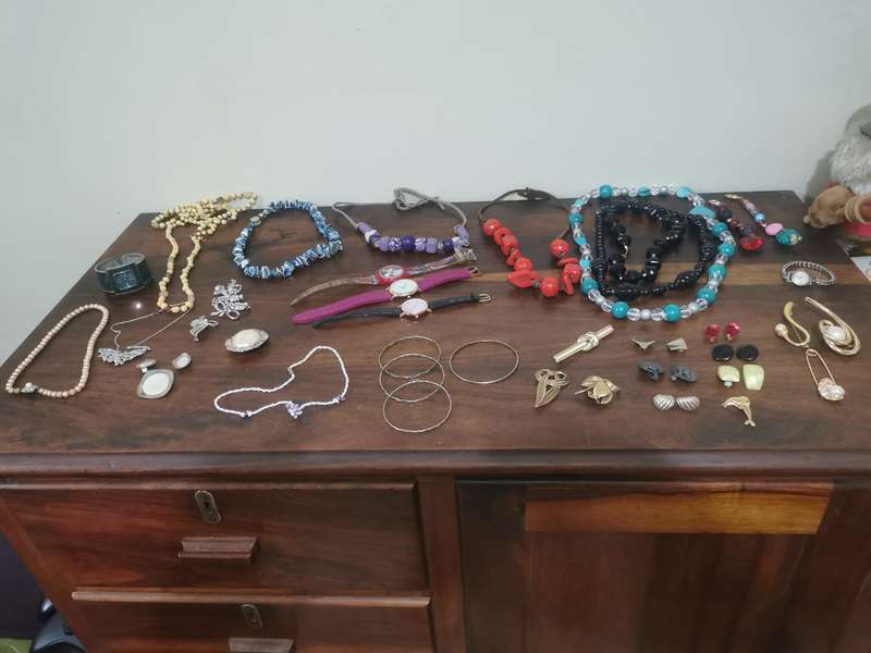 Huge Lot of Jewellery and Watches