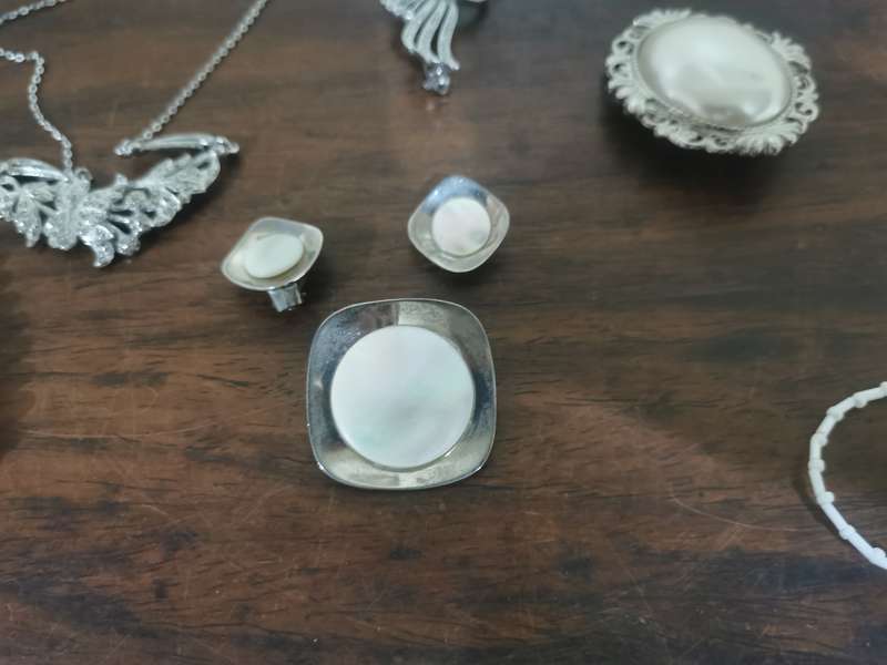 Huge Lot of Jewellery and Watches