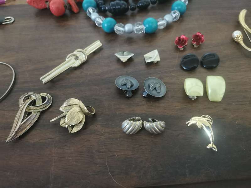 Huge Lot of Jewellery and Watches