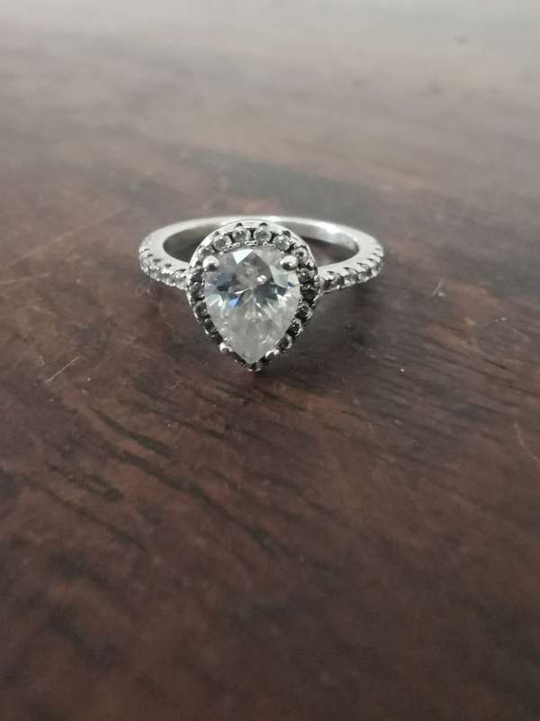Absolutely Gorgeous Sterling Silver Ring with a Beautiful Design