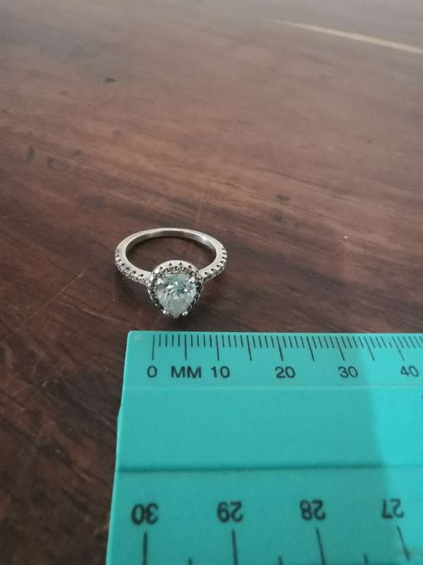 Absolutely Gorgeous Sterling Silver Ring with a Beautiful Design