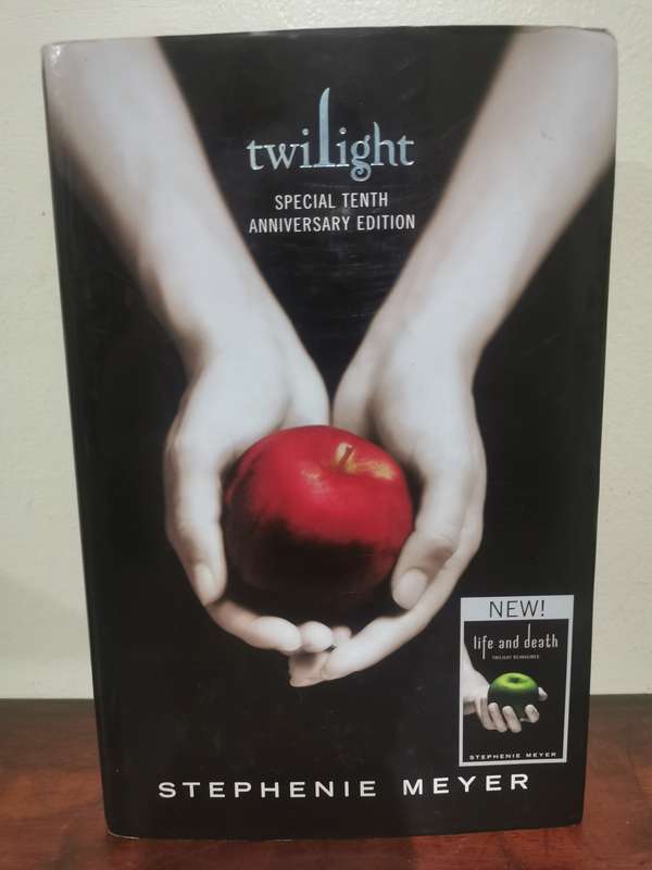 Special 10th Anniversary Edition - 2 in 1 Twilight Large Hardcover