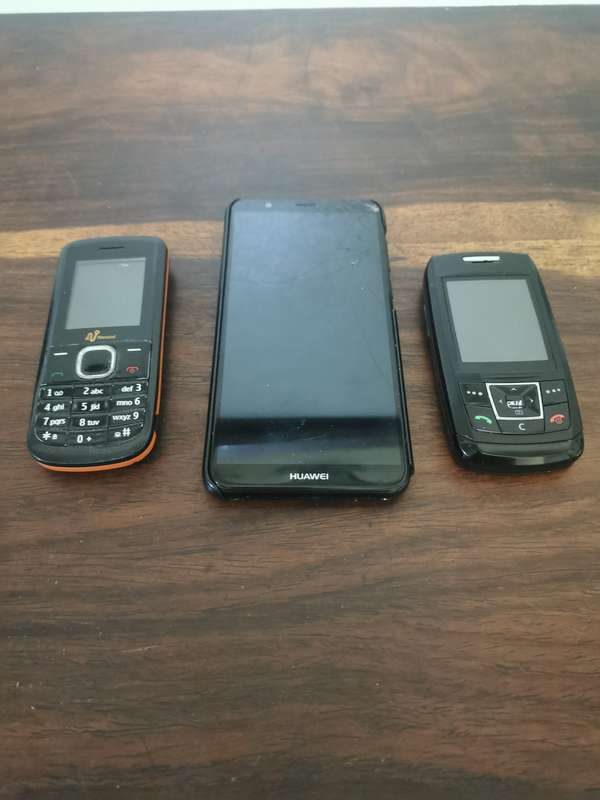 Cell Phone Lot for Spares or Repairs
