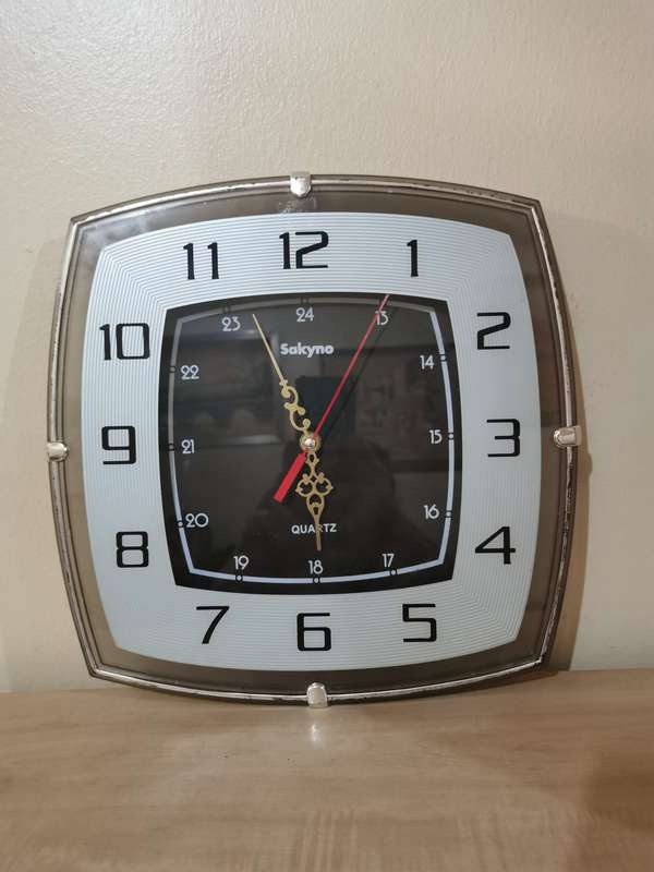 Sakyno quartz wall clock 33cmx33cm - works perfectly