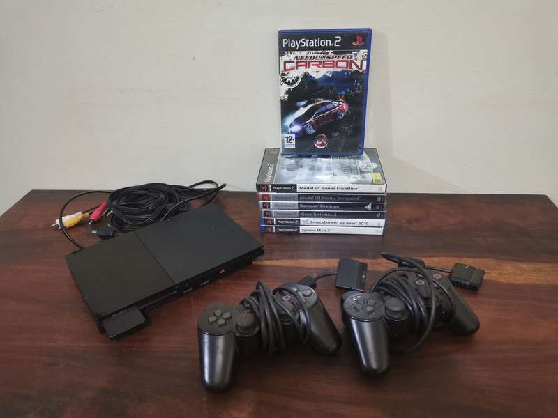 PlayStation 2 Console with Memory Card, Controllers and 7 Games
