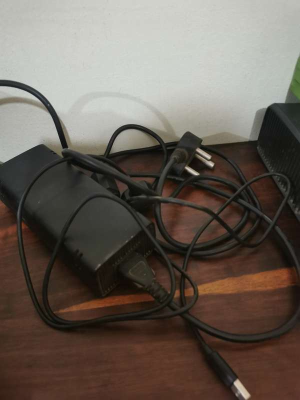 Xbox 360 S Console Complete with x7 Free Games