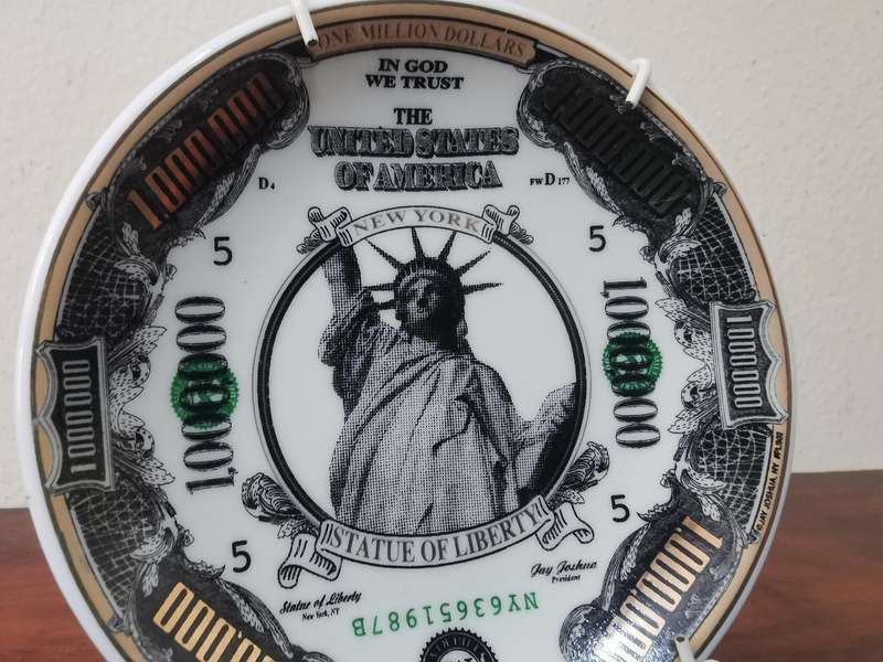 1M Dollars Novelty Display Plate with Gold Trim