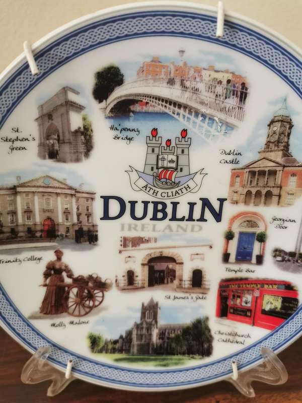 Gorgeous Display Plate Pair from Ireland
