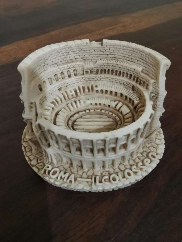 The Colosseum in Rome - Beautifully Detailed Resin Statue
