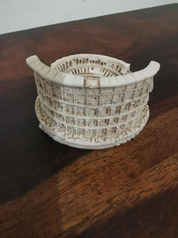 The Colosseum in Rome - Beautifully Detailed Resin Statue
