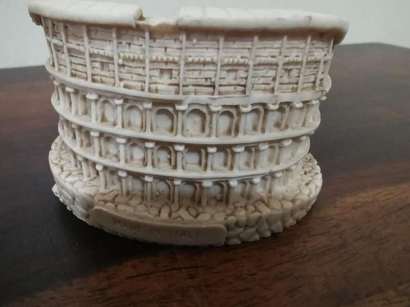 The Colosseum in Rome - Beautifully Detailed Resin Statue
