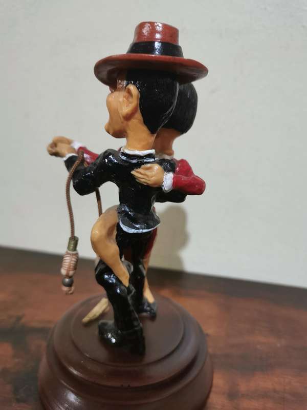 Hecho en Argentina Tango Dancing Couple Figurine