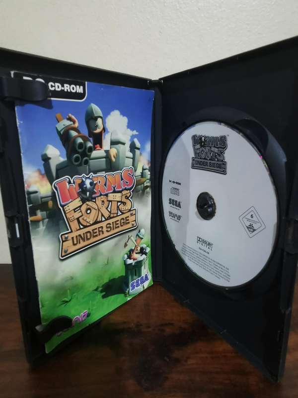 Worms, Forts - Under Siege PC Game with Booklet