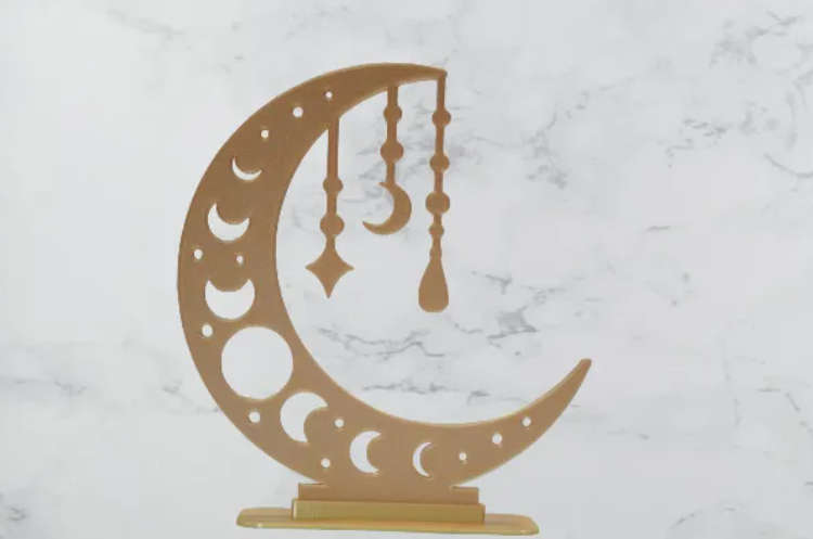 Elegant Crescent Moon & Lantern Décor