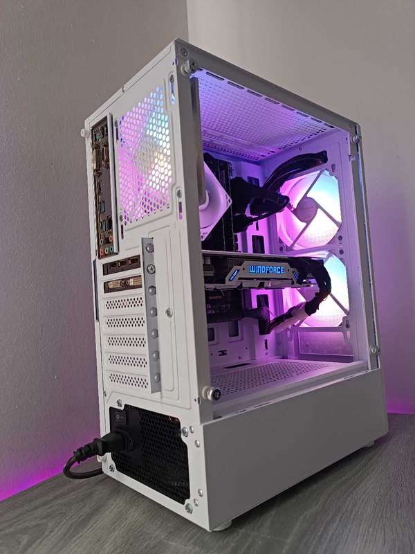 Gigabyte i5 Gaming White PC*Nvidia 4GB*SSD*16GB Ram