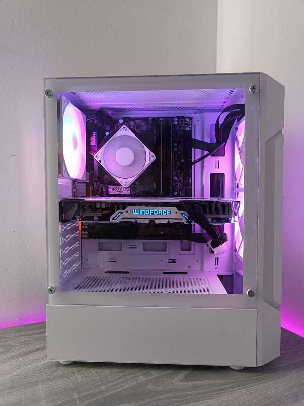 Gigabyte i5 Gaming White PC*Nvidia 4GB*SSD*16GB Ram