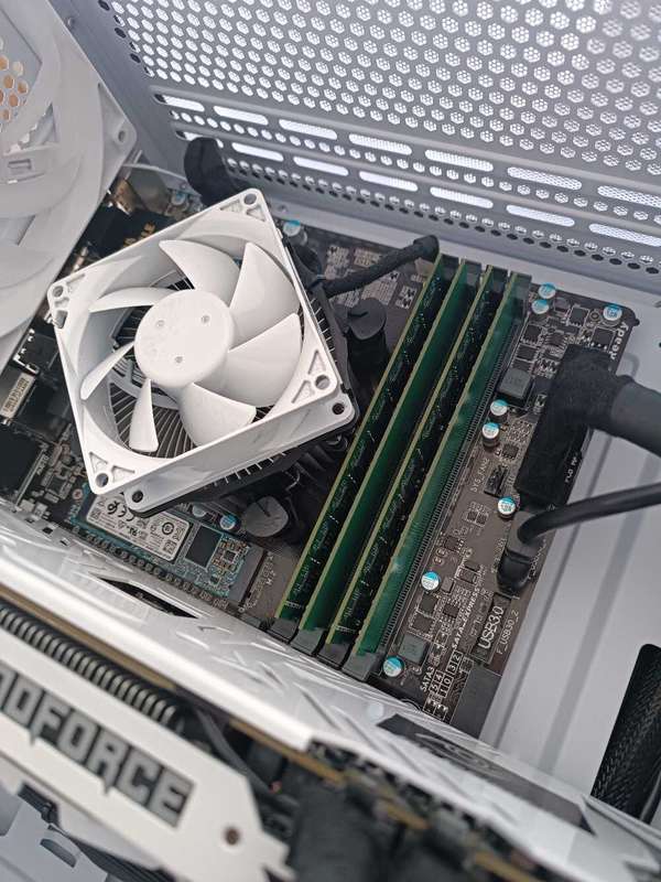 Gigabyte i5 Gaming White PC*Nvidia 4GB*SSD*16GB Ram