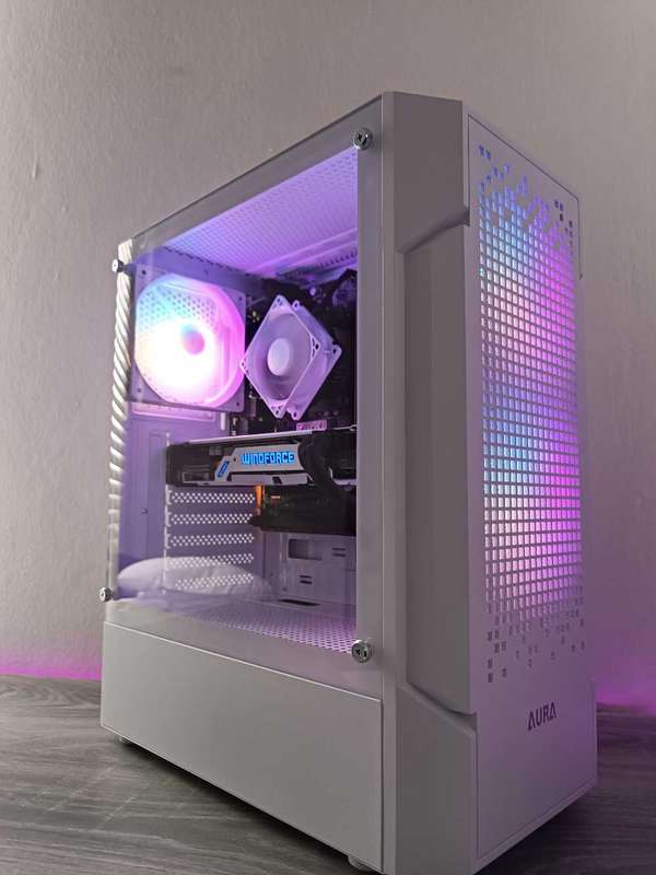 Gigabyte i5 Gaming White PC*Nvidia 4GB*SSD*16GB Ram