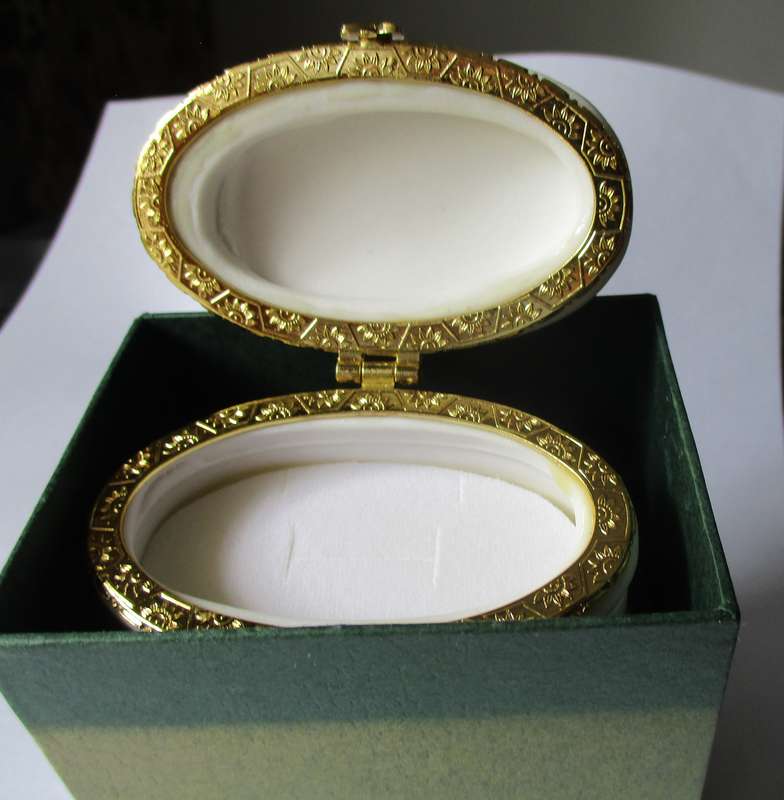 Beautiful Wedding Ceramic Box with Rose Flowers Ring Box