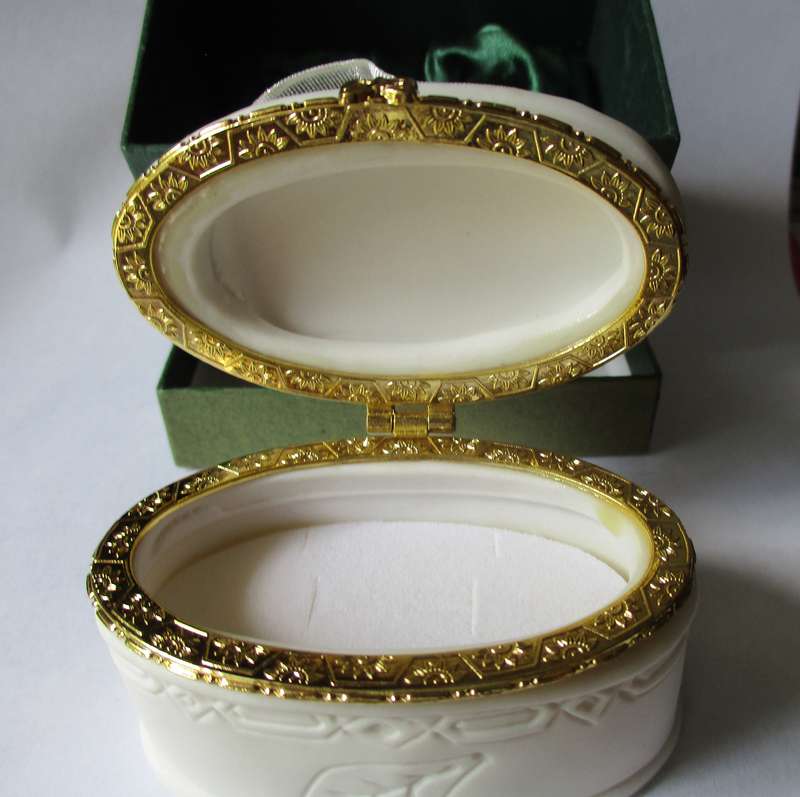 Beautiful Wedding Ceramic Box with Rose Flowers Ring Box