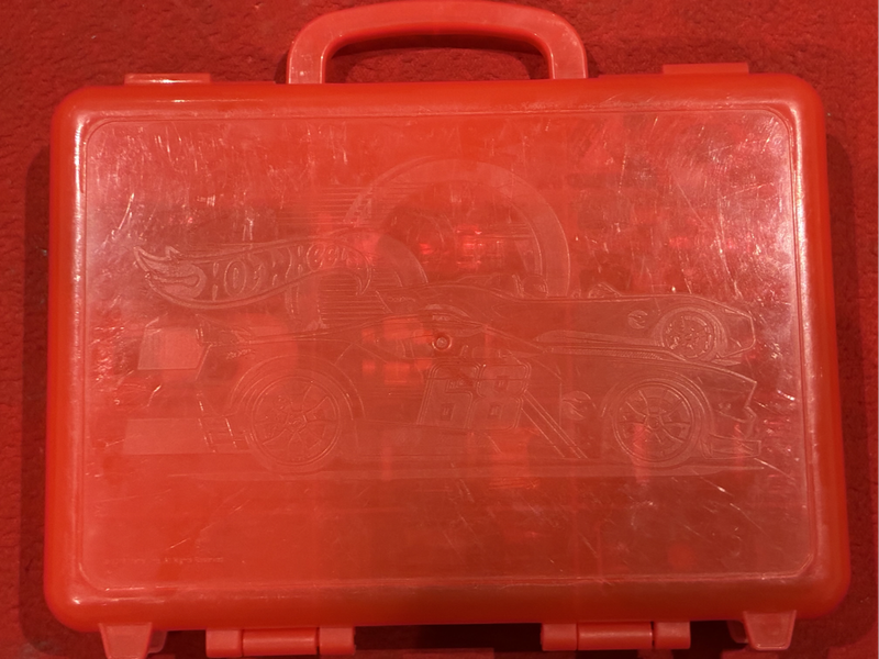 Hot Wheels Carry Case and 11 Cars