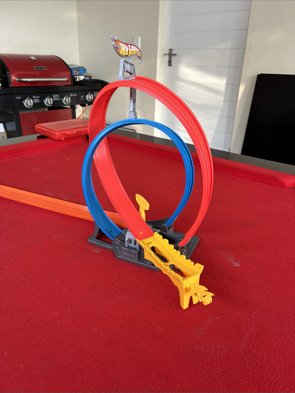 Hot Wheels Energy Track Set (Plus One Car)