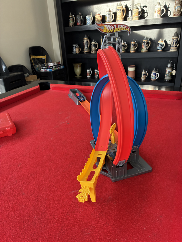 Hot Wheels Energy Track Set (Plus One Car)