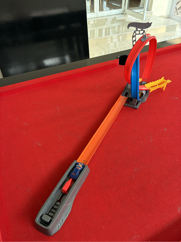Hot Wheels Energy Track Set (Plus One Car)