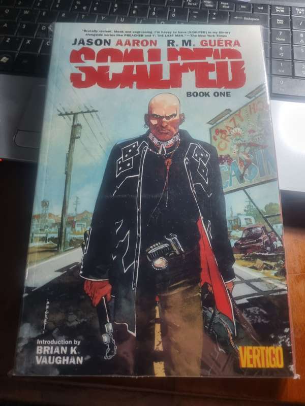 Scalped Book 1 [ISBN 9781401271268] (DC Vertigo)