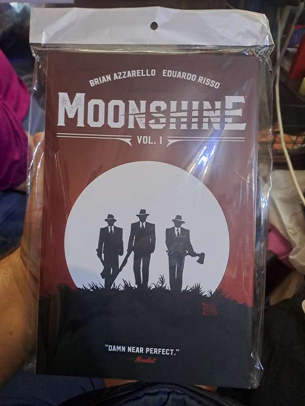 Moonshine Vol.1 Damn Near Perfect [ISBN 9781534300644] (Image)