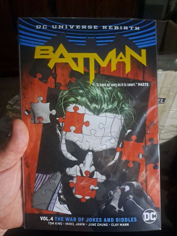 DC Universe Rebirth Batman Vol.4 The War Of Jokes And Riddels [ISBN 9781401273613] (DC)