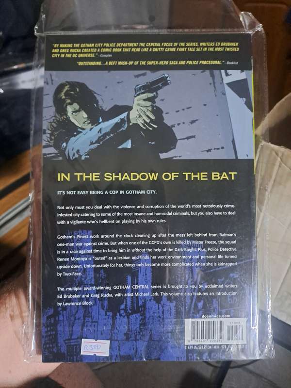 Gotham Central book.1 In Line Of Duty [ISBN 9781401220372] (DC)