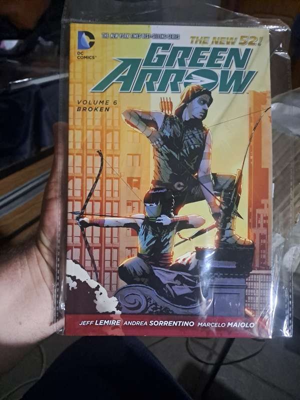 The New 52 Green Arrow Vol.6 Broken [ISBN 9781401254742] (DC)