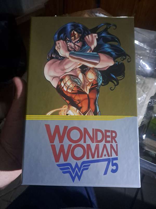 Wonder Woman  75Th Anniversary Commemorative Collection [ISBN 9781401265366] (DC)
