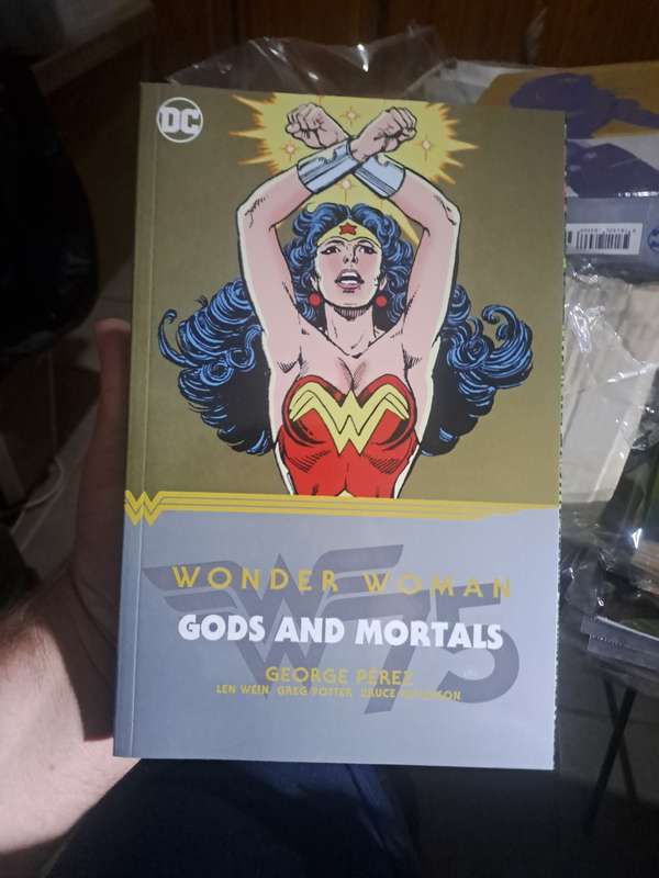Wonder Woman  75Th Anniversary Commemorative Collection [ISBN 9781401265366] (DC)