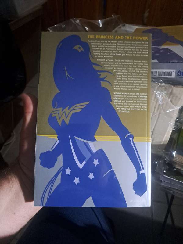 Wonder Woman  75Th Anniversary Commemorative Collection [ISBN 9781401265366] (DC)