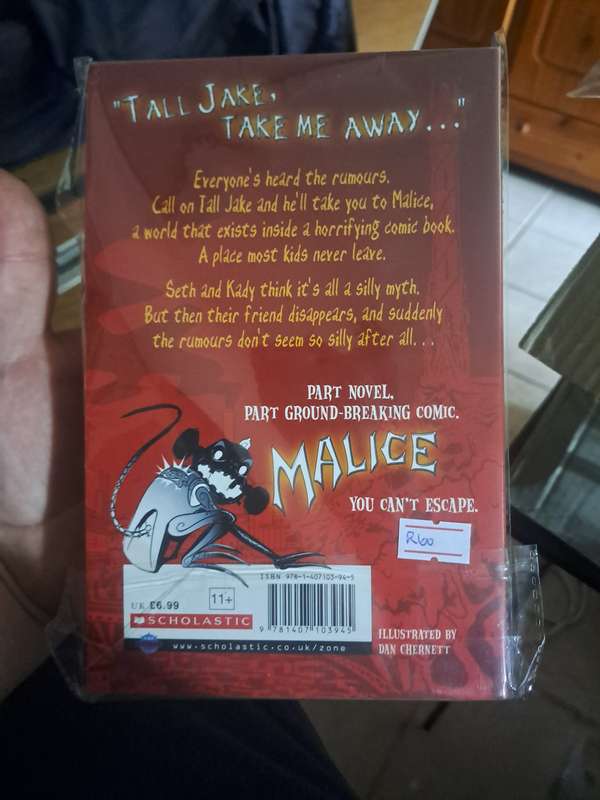 Malice You Can't Escape [ISBN 9781407103945] (Scholastic)
