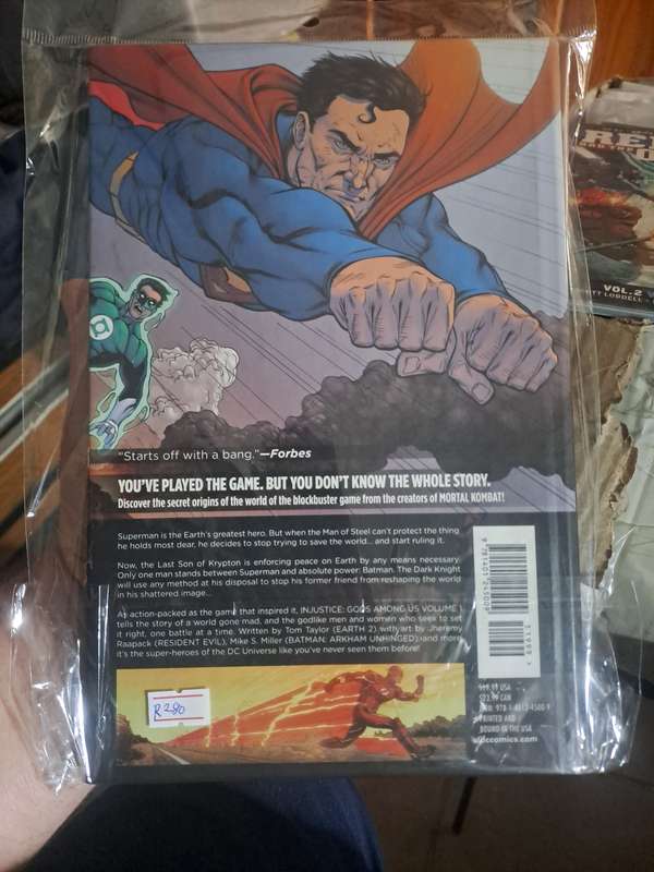 Injustice Vol.1 Gods Among Us [ISBN 9781401245009] (DC)