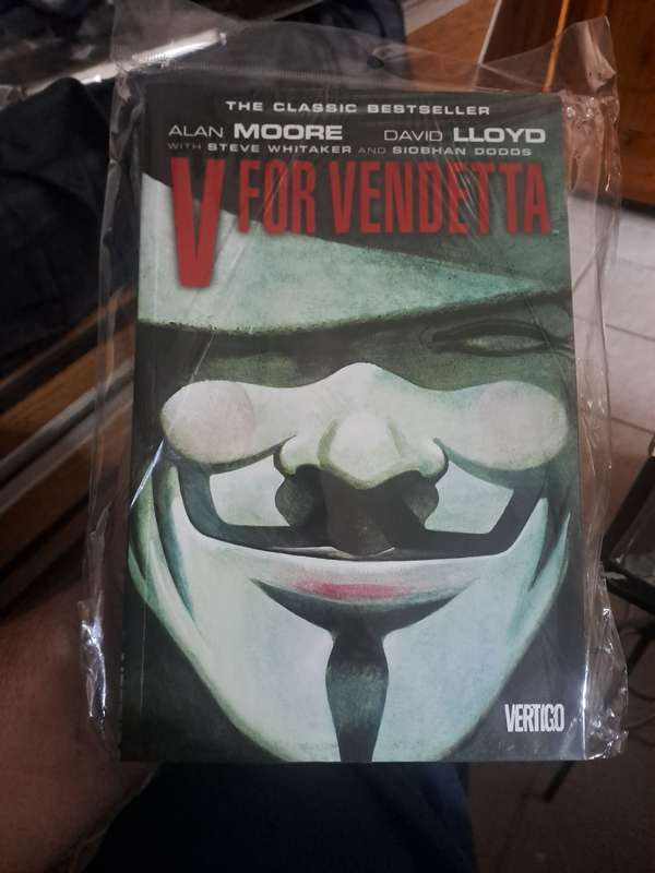 V for Vendetta [ISBN 9781401208417] (Vertigo)