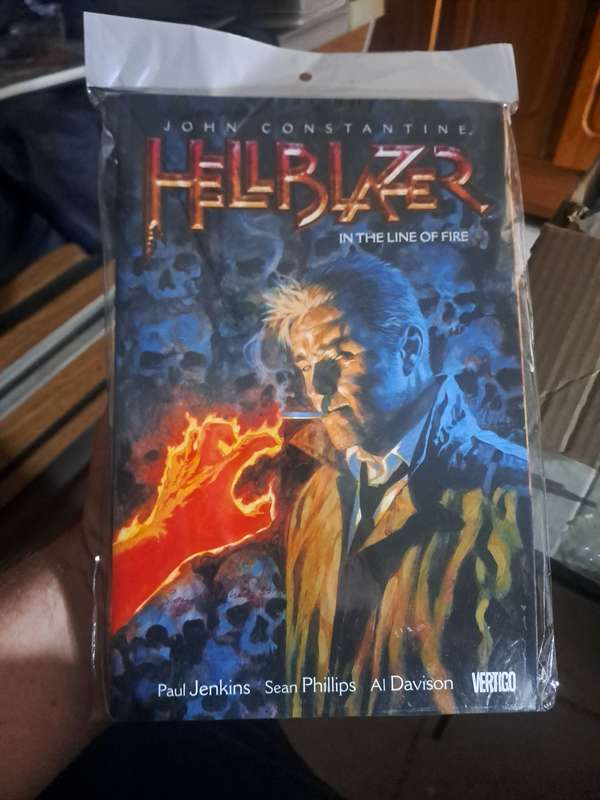 Hellblazer In The Line Of Fire [ISBN 9781401251376] (Vertigo)